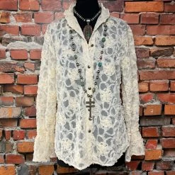 Oo La La TIFFIANY'S CLOSET Rose Lace Blouse With Ruffled Collar And Sleeves