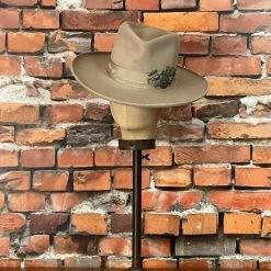 Promo ✔️ Double D Ranch - Adirondacks Trade Silver Hat Hats/Headbands/Scarves/Gloves ✨ 14 Double D Ranch - Adirondacks Trade Silver Hat Hats/Headbands/Scarves/Gloves