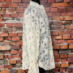 Oo La La TIFFIANY'S CLOSET Rose Lace Blouse With Ruffled Collar And Sleeves