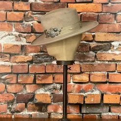 Promo ✔️ Double D Ranch - Adirondacks Trade Silver Hat Hats/Headbands/Scarves/Gloves ✨ 15 Double D Ranch - Adirondacks Trade Silver Hat Hats/Headbands/Scarves/Gloves