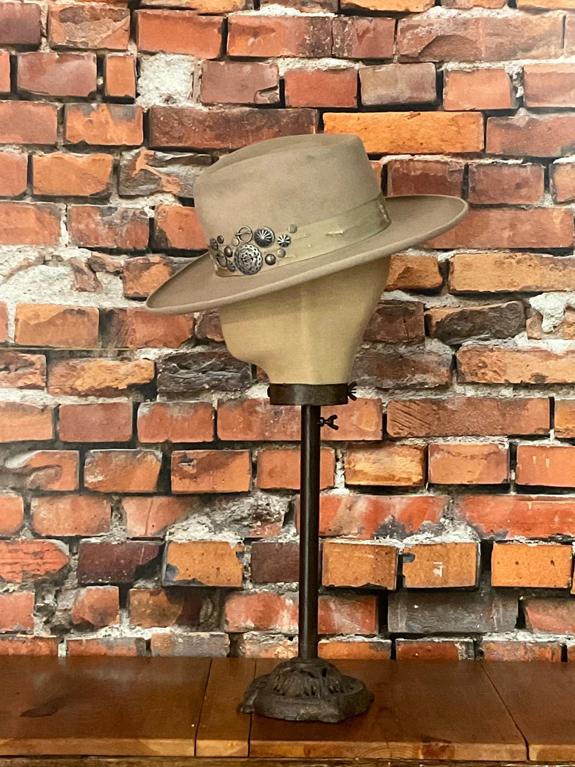 Promo ✔️ Double D Ranch - Adirondacks Trade Silver Hat Hats/Headbands/Scarves/Gloves ✨ 9 Double D Ranch - Adirondacks Trade Silver Hat Hats/Headbands/Scarves/Gloves