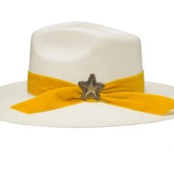 Charlie 1 Horse Lone Star Love